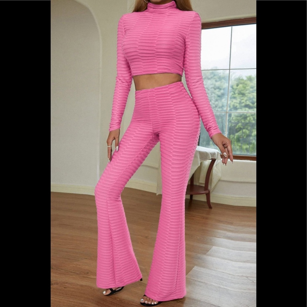 TEXTURED CROPPED TOP AND FLARED PANT SET